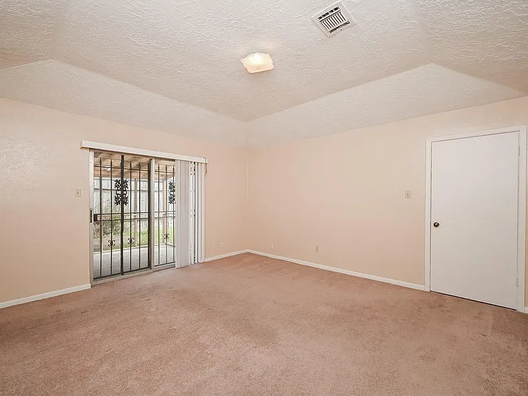 7918 Chancel Dr — Photo 12