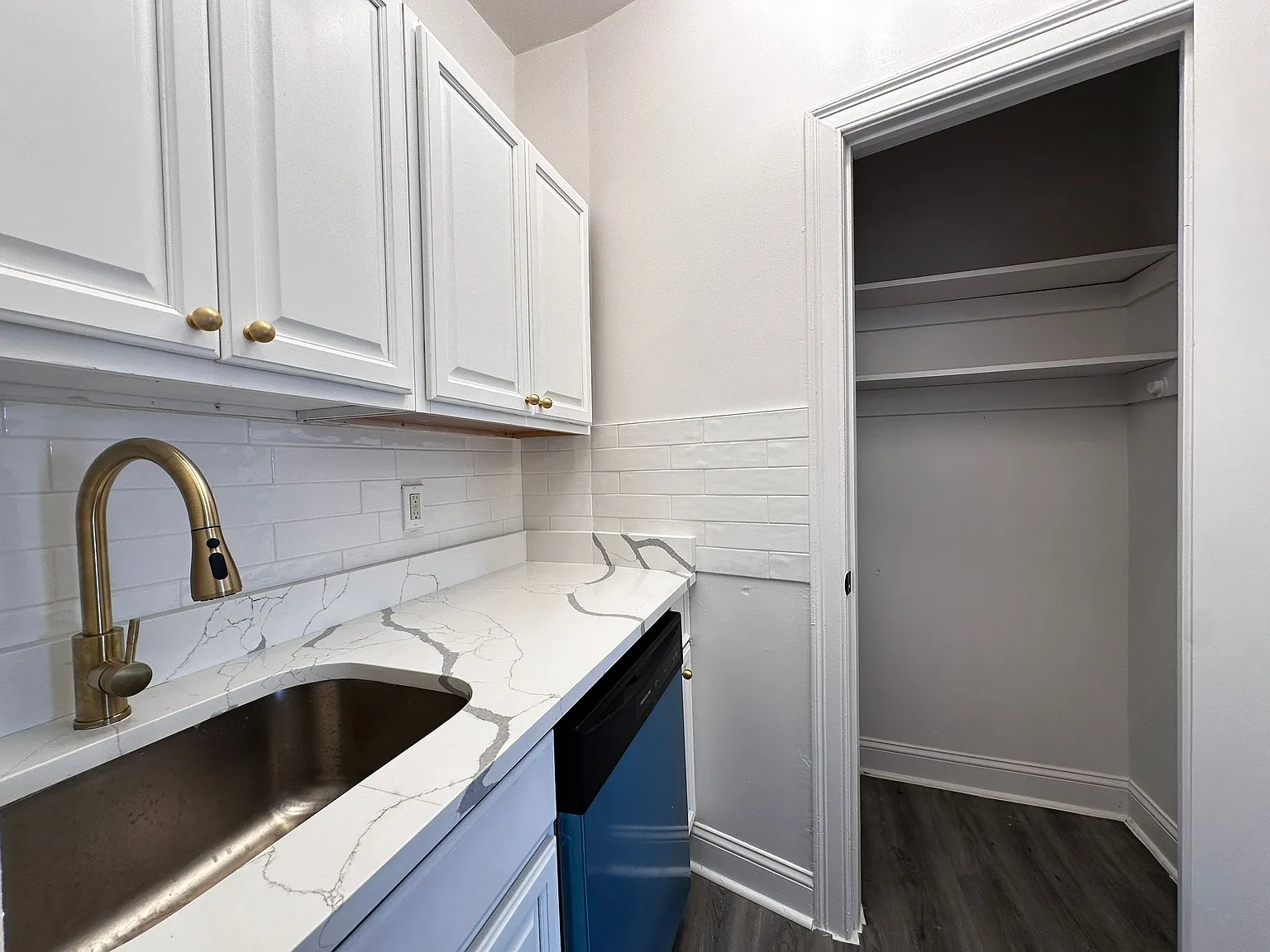 92 Woodlawn Ave — Photo 2