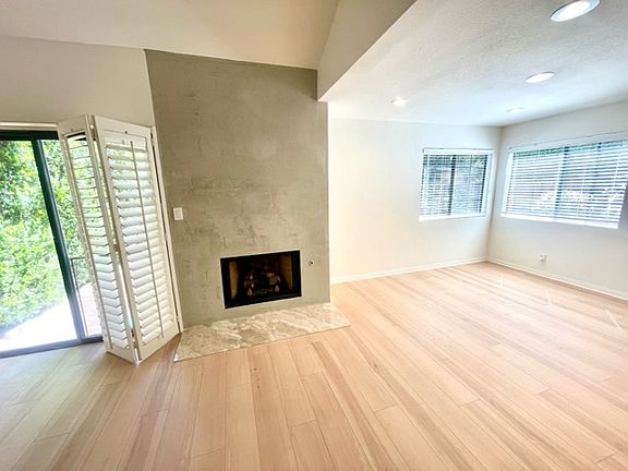 Living room with fireplace.
Fireplace with Venezia's finish wall.
Dinning room to the right.