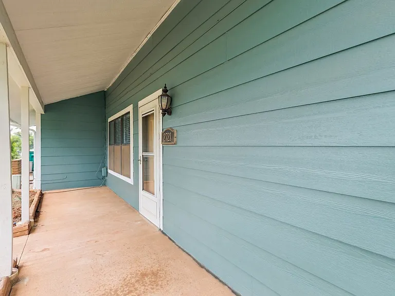 2721 Indian Creek Blvd — Photo 2