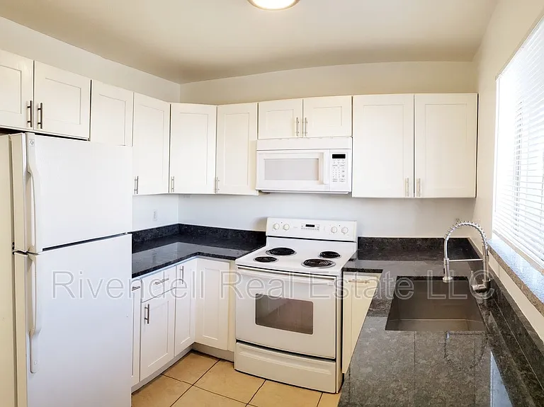 1496 Joliet St — Photo 2