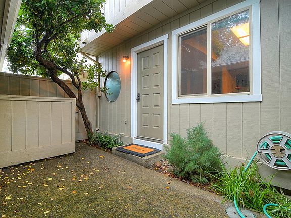 2nd image of 8035 Briar Ridge Ln