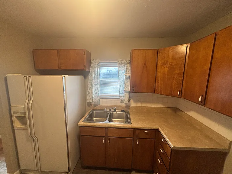 701 N Doris St — Photo 10