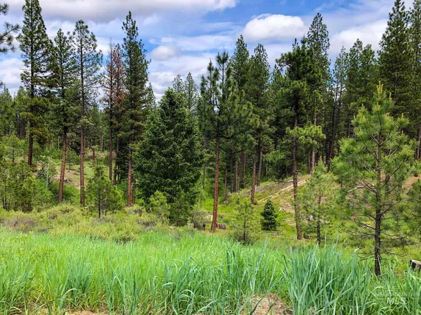 4 Meadow Creek Ct, Centerville, ID 83631