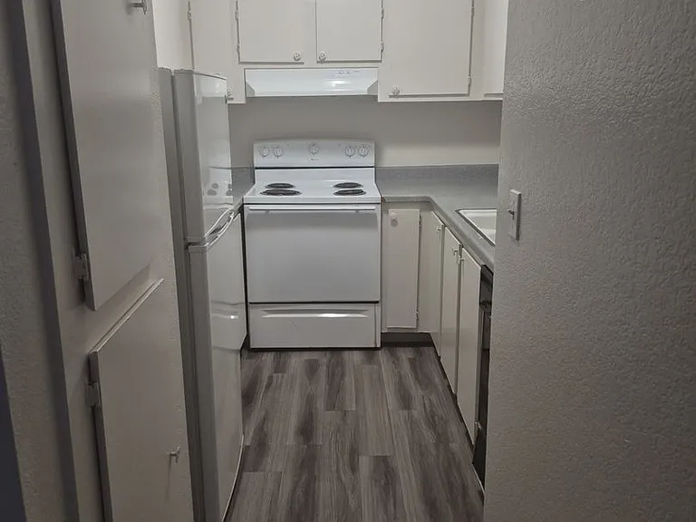 Mesa Verde Apartments — Photo 2