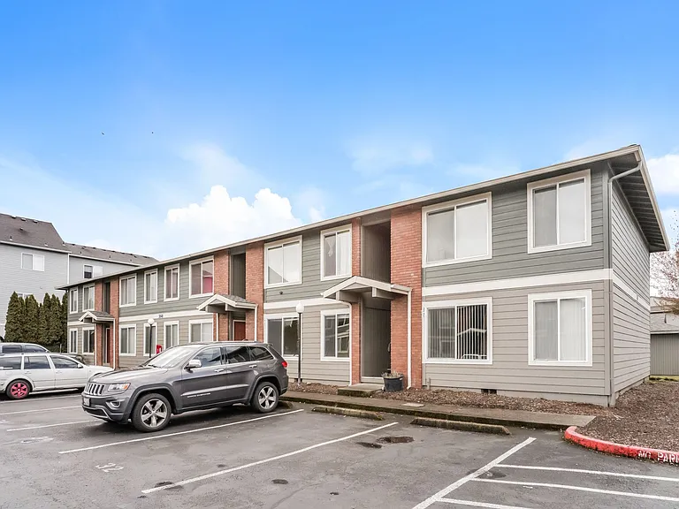 Brighton Park East Apartments — Photo 4