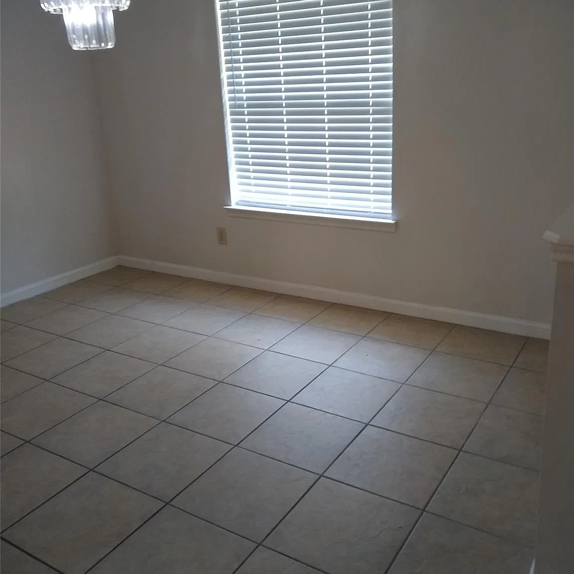 3 bed, 2.5 bath, 1907 sqft, $1,850 — Photo 2