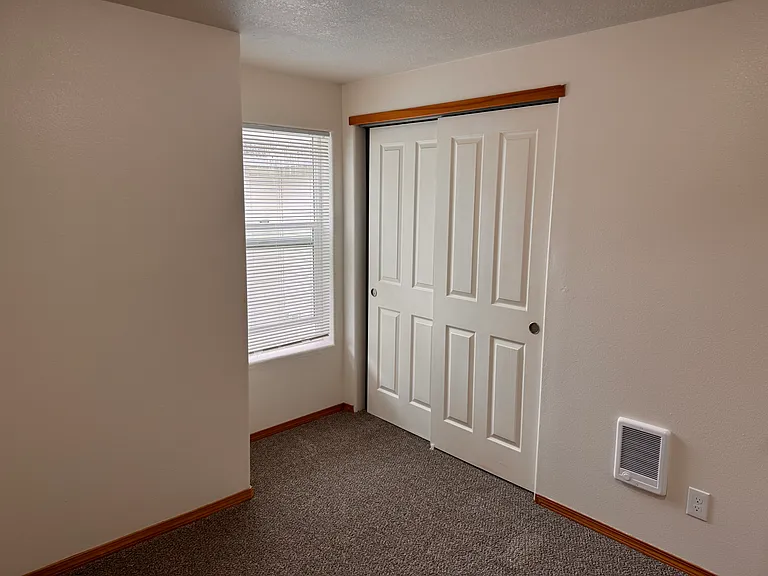 Loganberry Commons — Photo 19