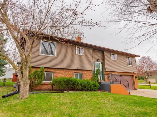 712 Yorktown Rd, Deforest, WI 53532