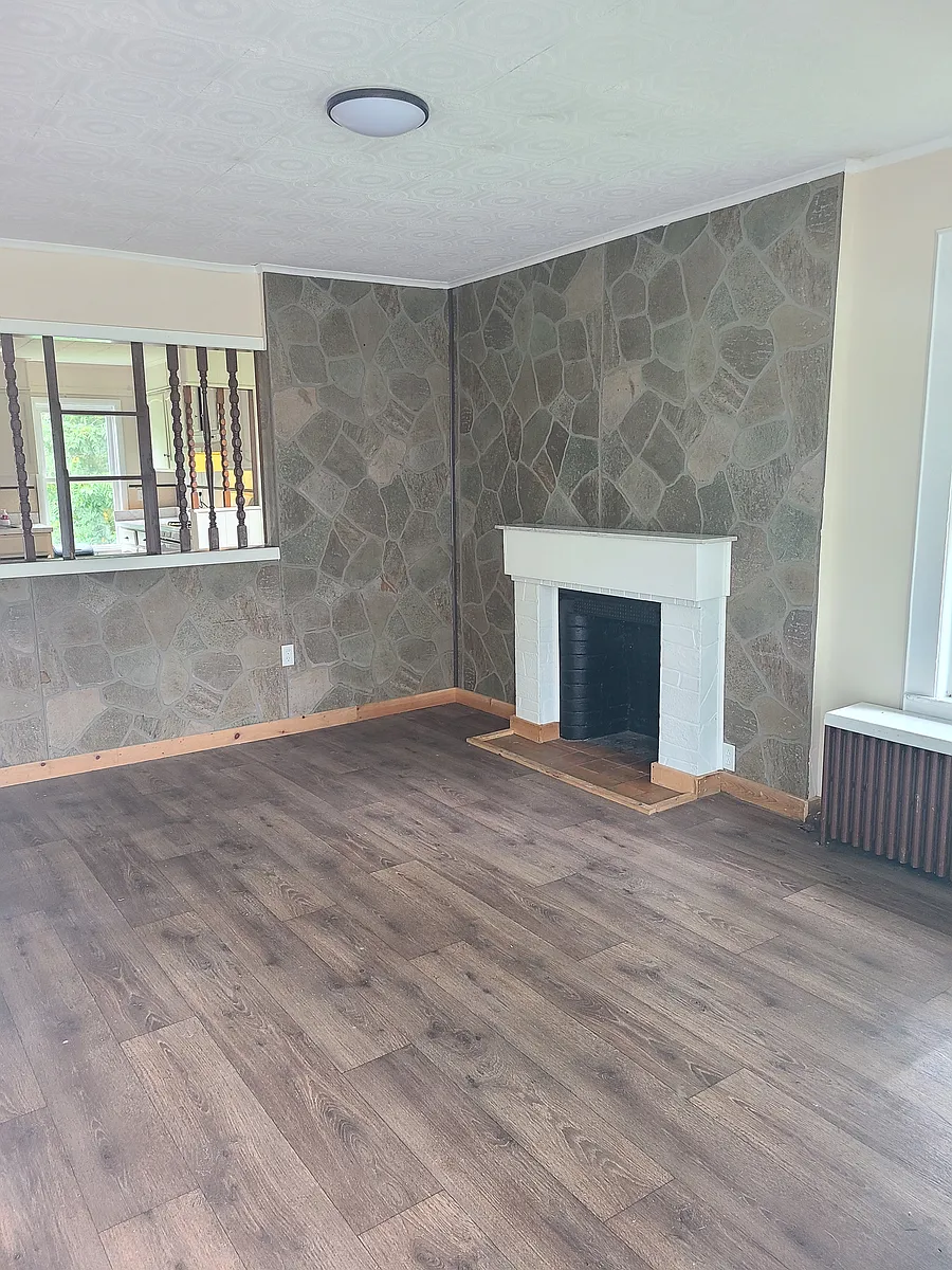 Building Photo - 140 Mullens St