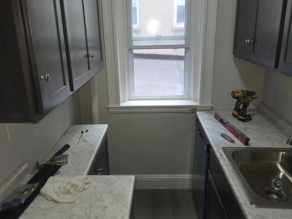 1st image of 218 Kelton St #6