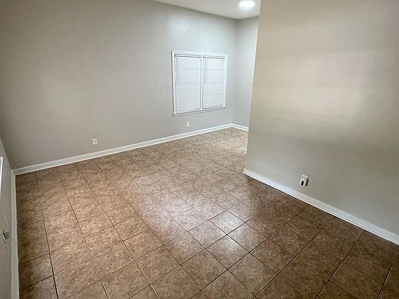 3rd image of 905 Wright Dr #905