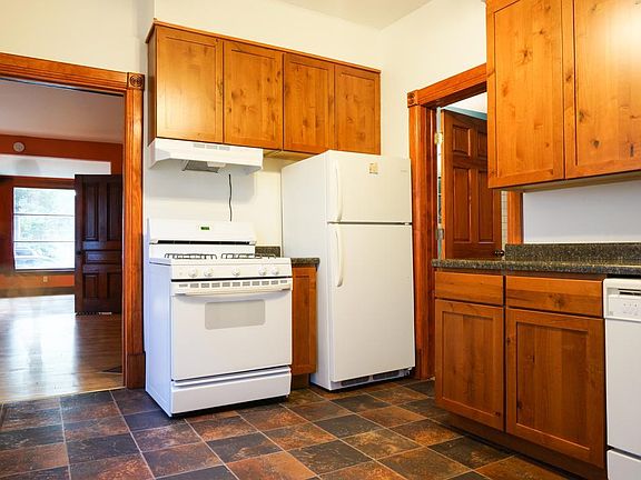3rd image of 3045 Harriet Ave