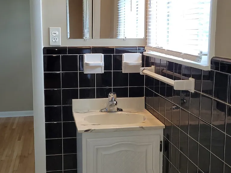 6408 Robinhood Ln NW — Photo 15