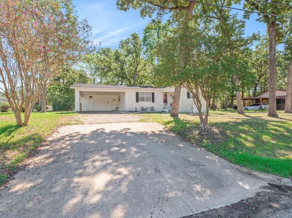 1310 Woodland Dr, Canton, TX 75103