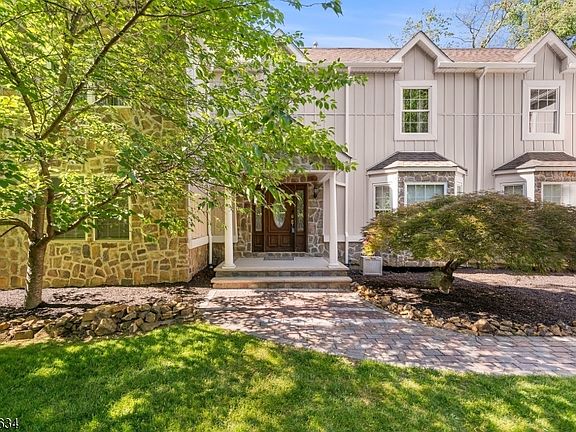 3rd image of 21 Angus Ln