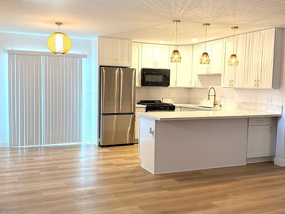 3rd image of 557 Center St #557