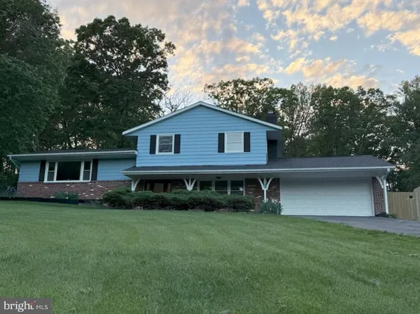 7338 Stuart Cir, Warrenton, VA 20187