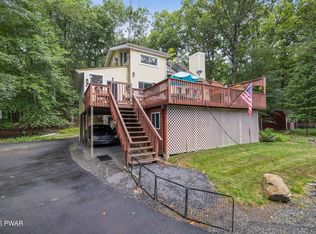 528 Saunders Ct, Bushkill, PA 18324