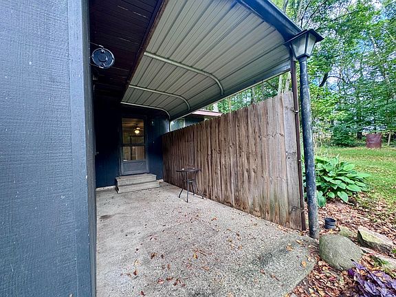 3rd image of 9540 Crawford Rd