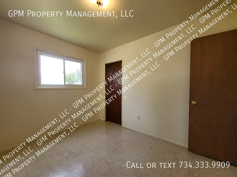 2036 Alberta St — Photo 13