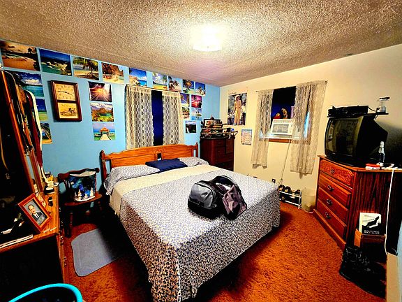5th image of 128 Dogwood St