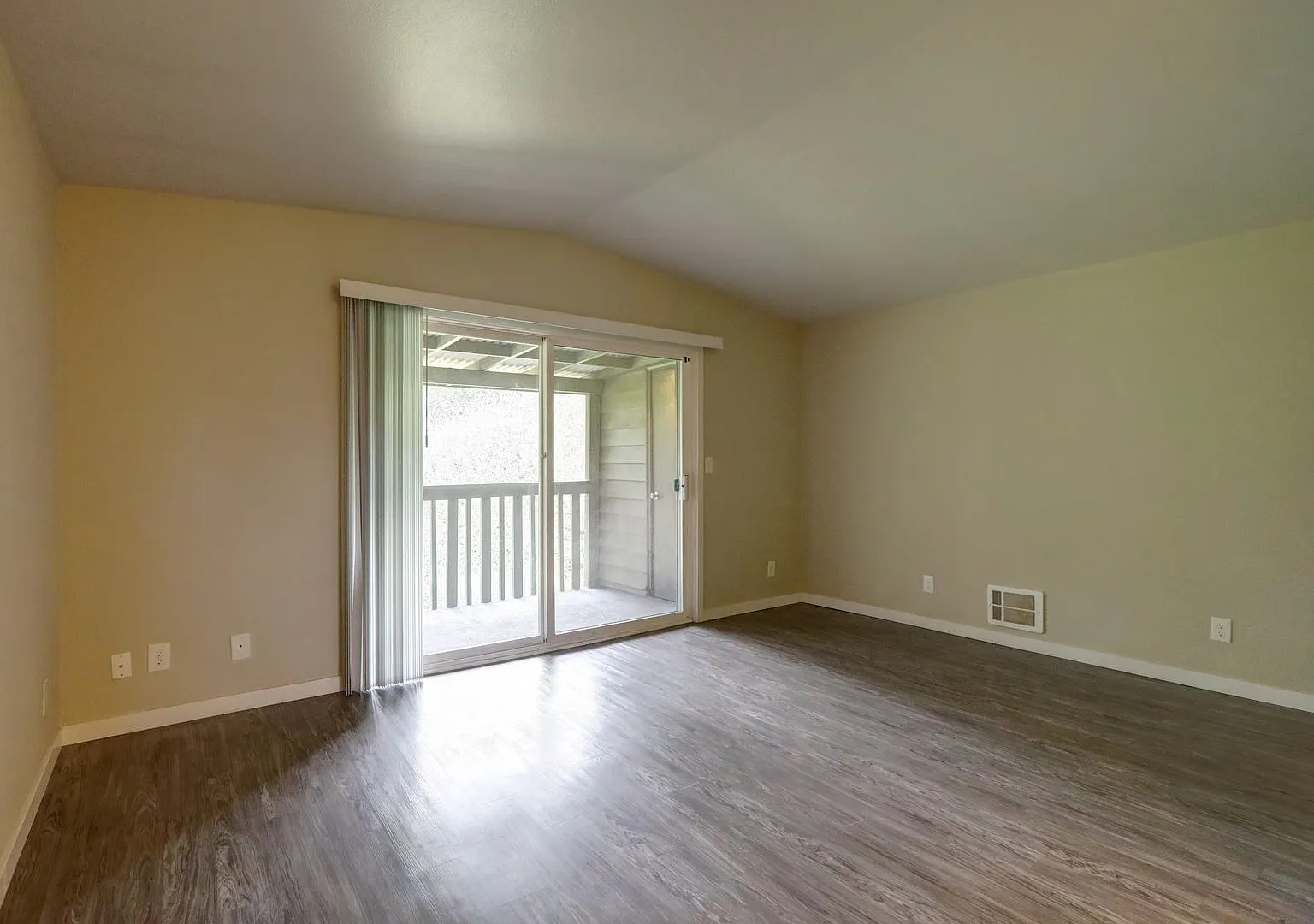 Parkside Apartments — Photo 3