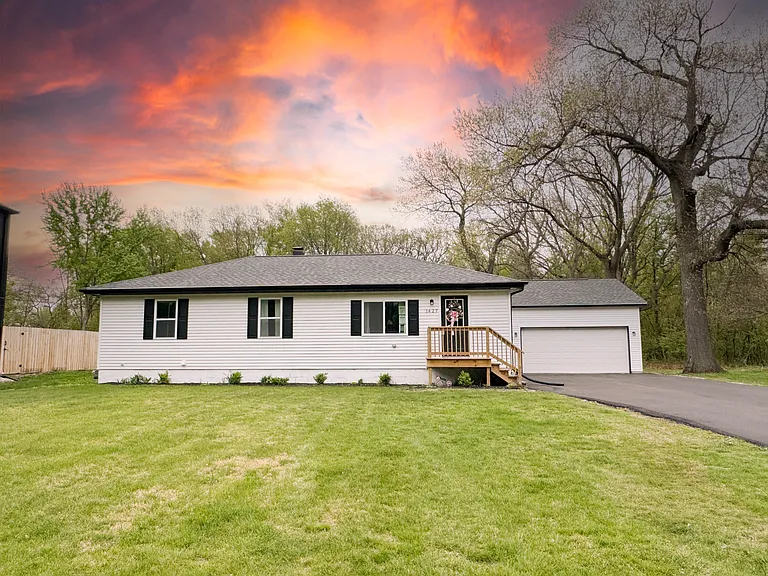 1427 Austin Ave — Photo 1