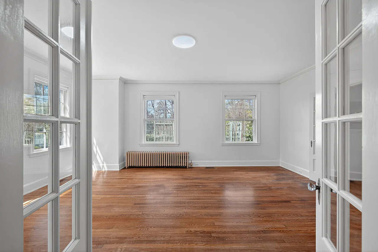 4 bed, 2336 sqft, $4,900 — Photo 3
