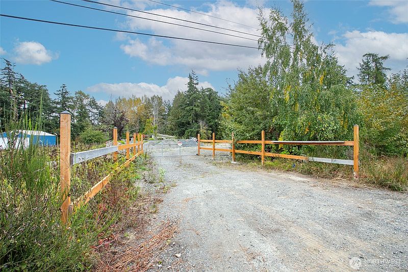 3rd image of 4154 Pacific Highway