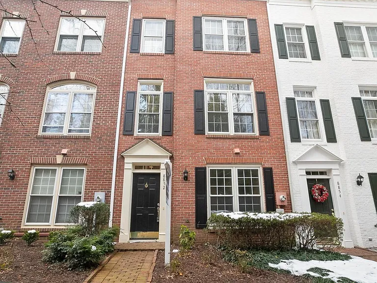 8852 Mansion View Ct — Photo 1