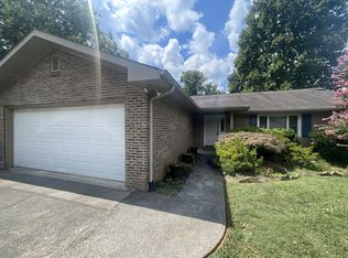 1515 Woodbury Ct, Maryville, TN 37803
