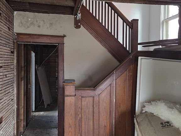 4th image of 528 Potter St
