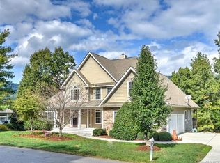 9 Chickadee Ln, Fairview, NC 28730