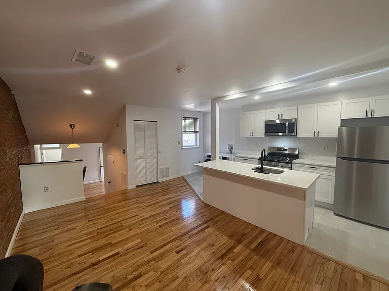 716 S 10th St #3 — Photo 1