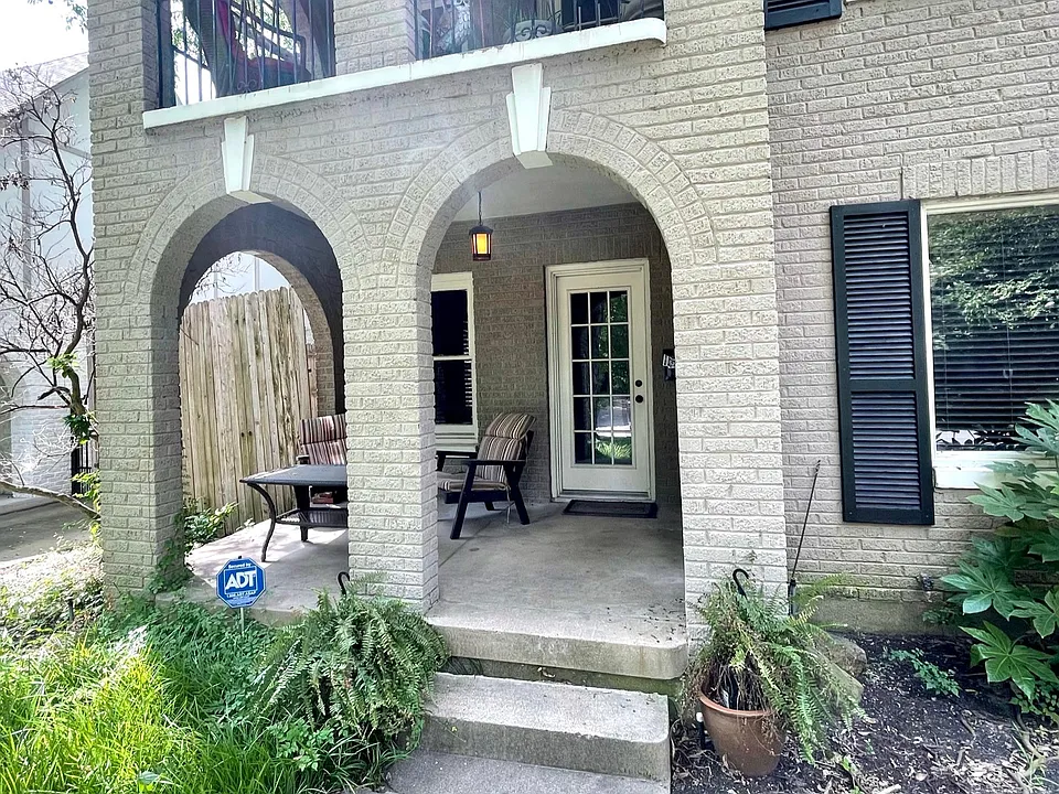 6306 Entrance - Covered patio great for watching the runners and bikers going to and from White Rock Lake