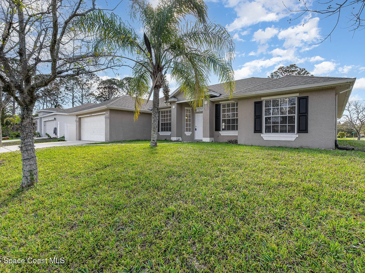4 bed, 3.0 bath, 2159 sqft, $2,300 — Photo 2