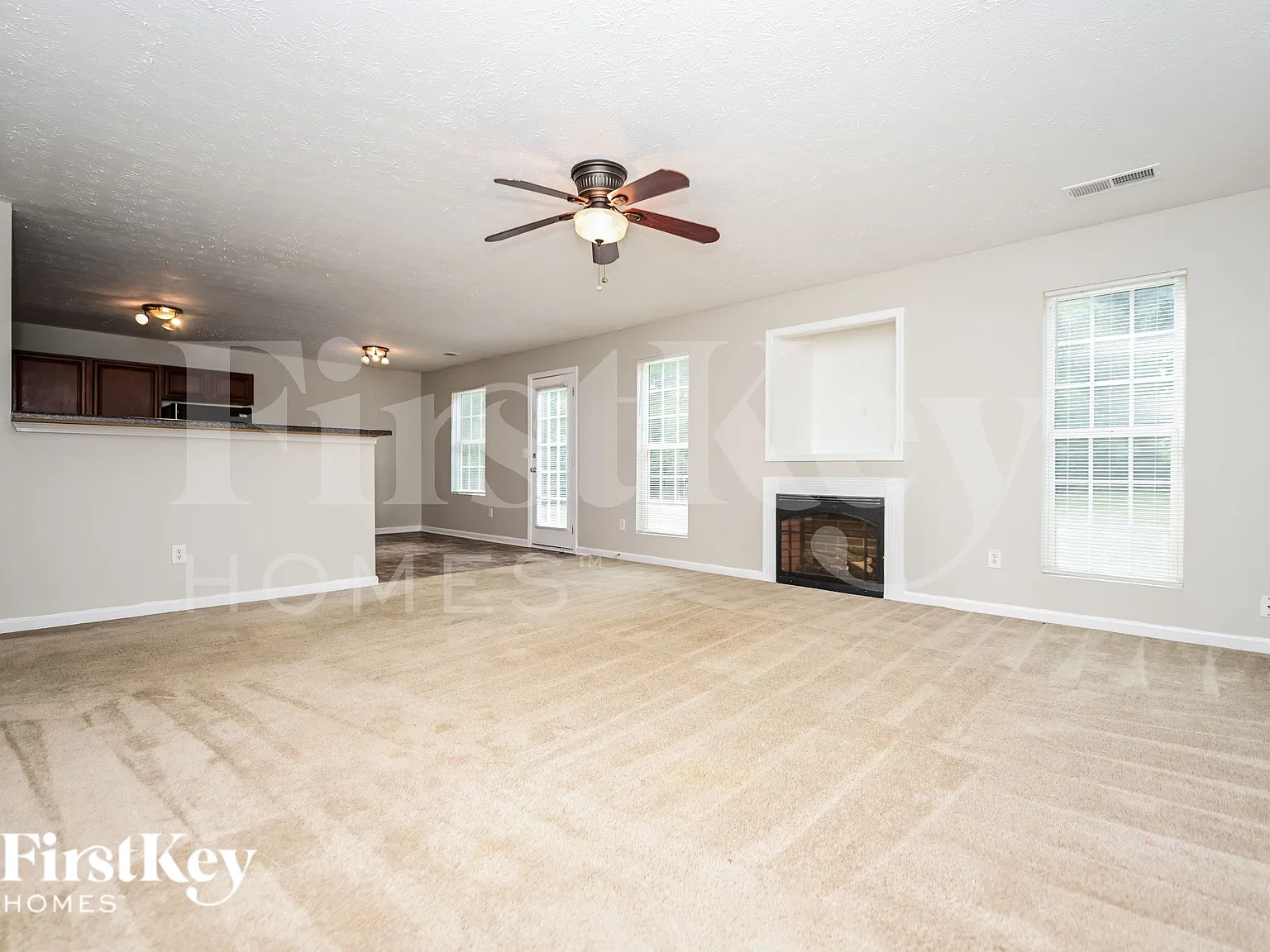 4 bed, 2.5 bath, 2500 sqft, $2,460 — Photo 2