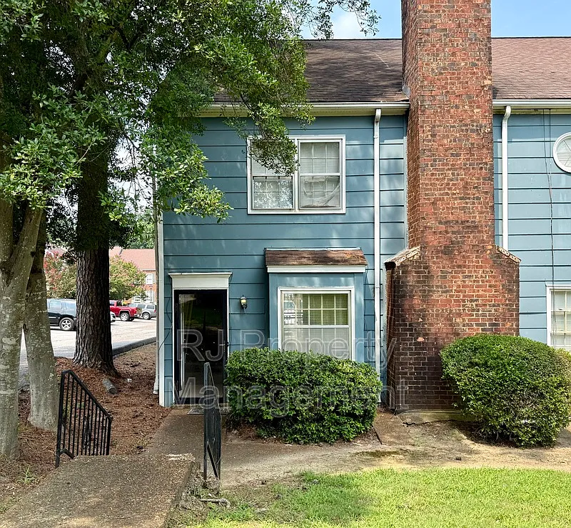 3 bed, 2.5 bath, 1574 sqft, $1,395 — Photo 2