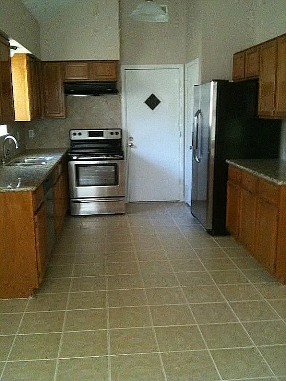 4 bed, 2.0 bath, 1729 sqft, $2,250 — Photo 4
