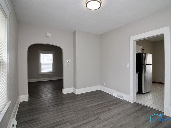4th image of 719 Hampton Ave