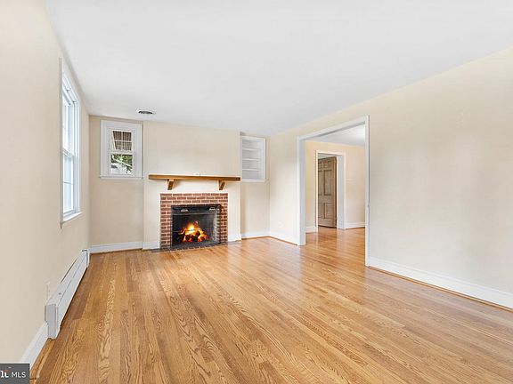 3rd image of 1201 Greenhill Ave