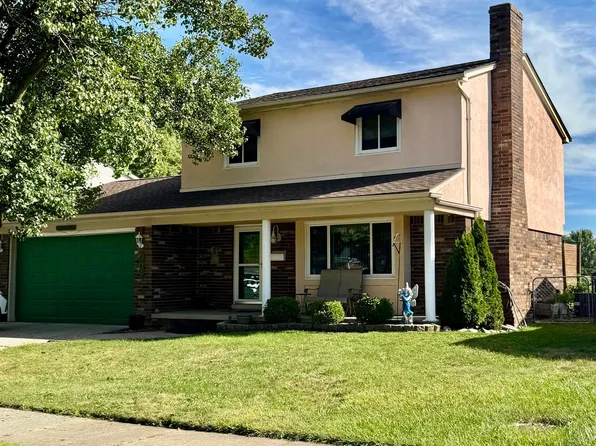 20400 Pleasant St, Saint Clair Shores, MI 48080