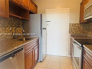 1st image of 2000 NE 135th St APT 403
