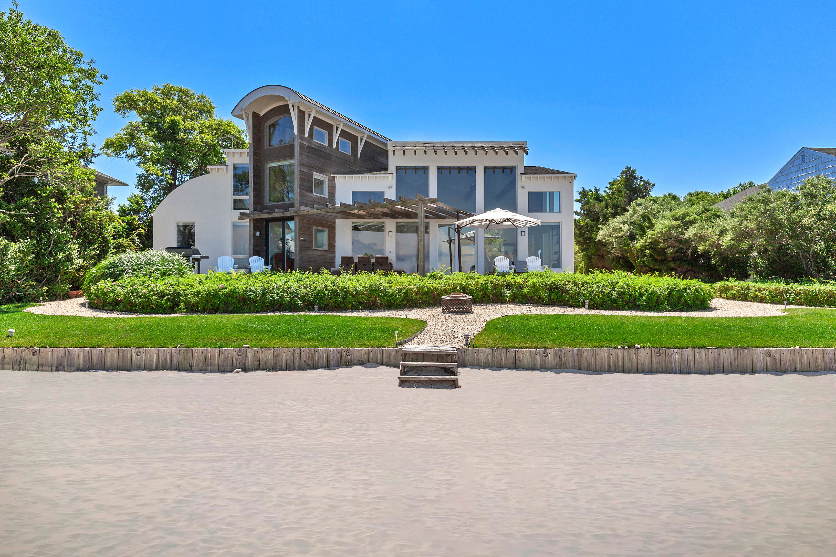 147 Edgemere Dr in Southampton Out East