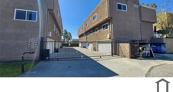 1559 W Jefferson Blvd — Photo 3