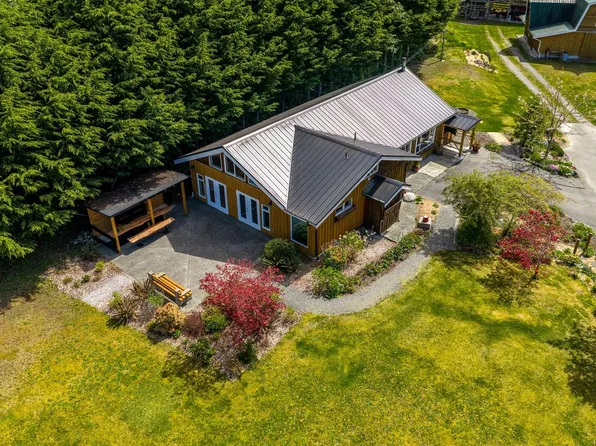885 Lanqvist Rd, Mount Waddington, BC V0N 2R0