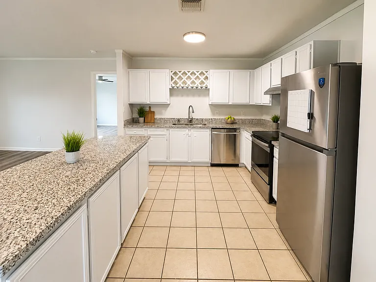 7434 Radford Trl — Photo 6