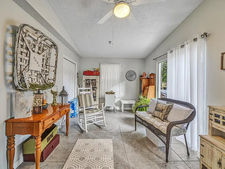 1696 Valparaiso Blvd — Photo 36