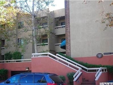 1st image of 460 Oak St APT 206